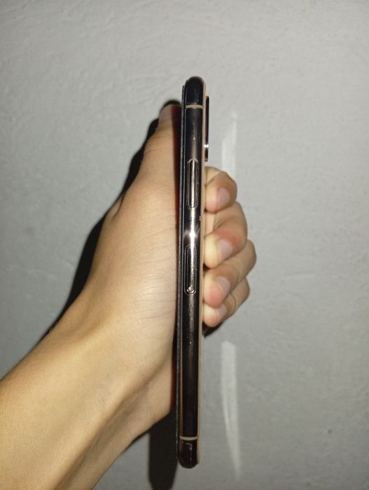 iPhone Xs не вскрывался