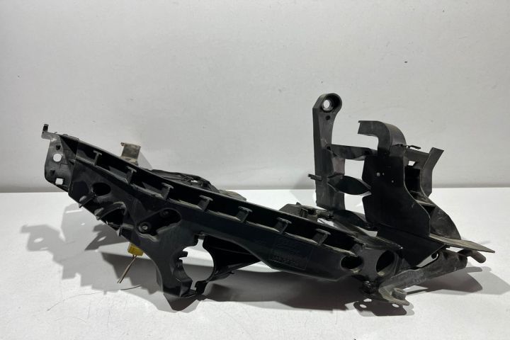 Suport / ochelar far dreapta 8K0805608A Audi A4 B8/8K [2007 - 2011]