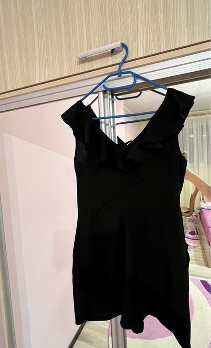 Salopeta scurta cu decolteu