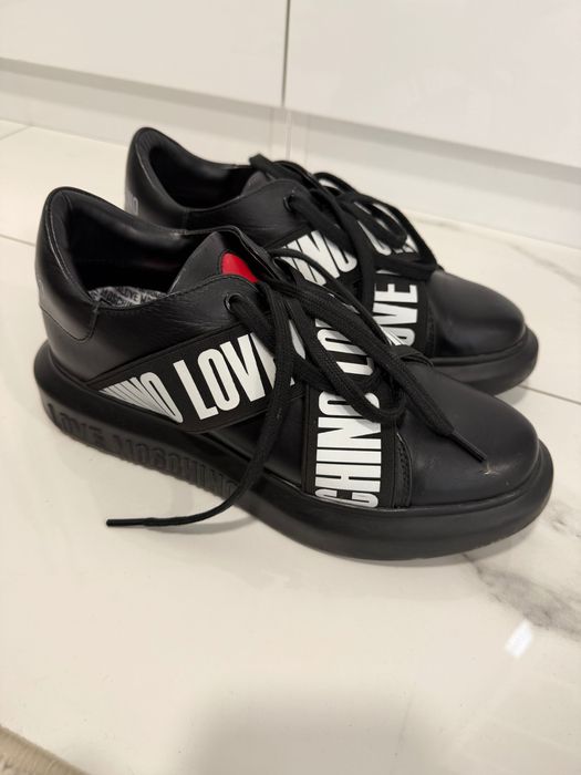 Сникърси Love Moschino