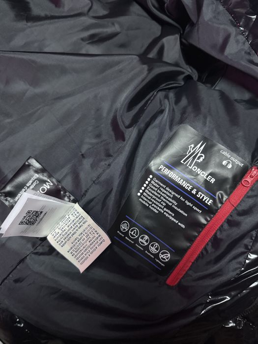 Geaca Lucioasa NFC si cod QR