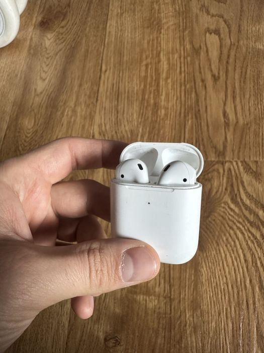 Продам оригинал airpods 2.2