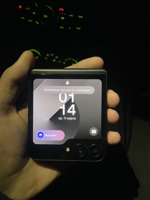 Galaxy Z Flip 6.         .