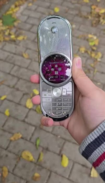 Motorola aura r1