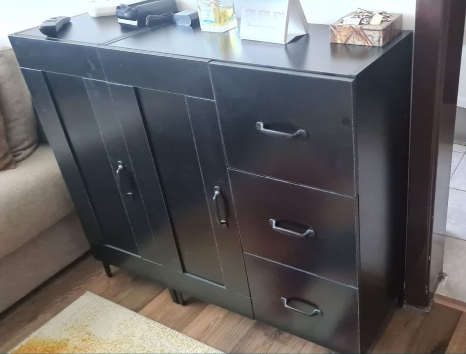 Comodă neagră din 2 corpuri alăturate