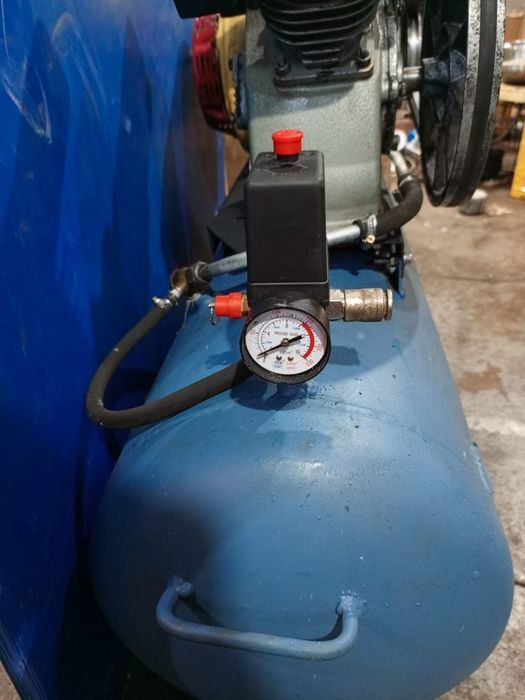 Продам Бензиновый Компрессор