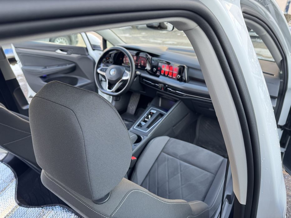 Volkswagen Golf 8 /40 000 km/Piele alcantara/IQ Led/Incalzire volan/Masaj Scaun