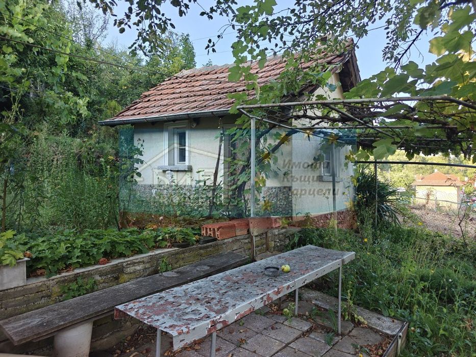 Къща и лятна кухня в с. Борнарево