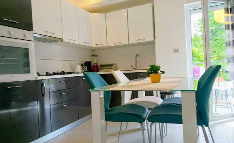 Дава се под наем Двустаен апартамент в Пловдив, Център - 42 кв.м за 153 € - Снимка #1