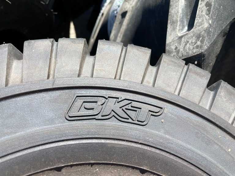 Anvelope noi 5.00-8 cauciuc solid cu janta pentru stivuitor marca BKT