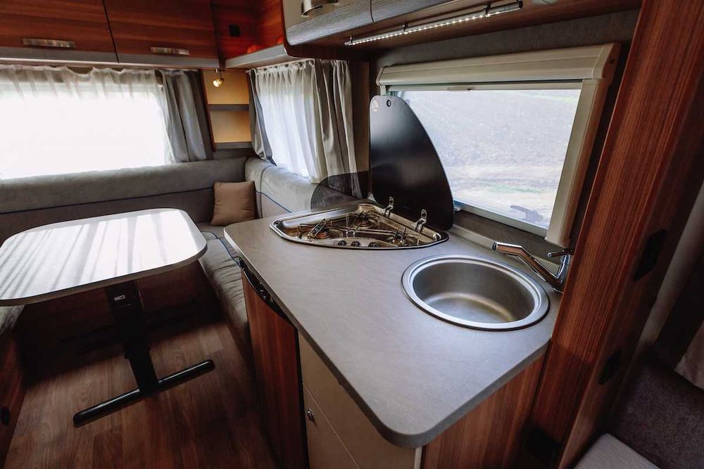 Rulotă Weinsberg 450 FU | An 2017 | AC Truma | Copertină FIAMMA | 4–5 pers | 1350 kg