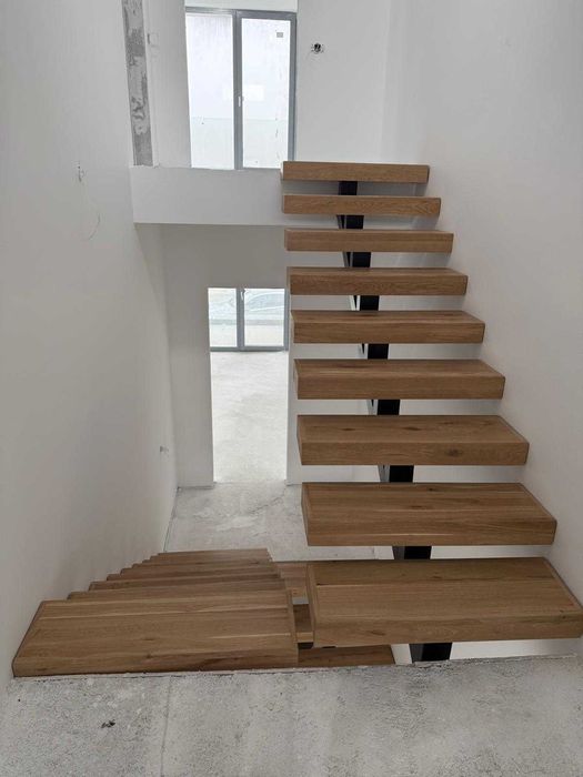 Trepte, contratrepte, balustrade lemn masiv