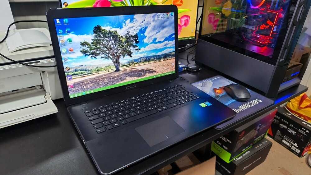 Голям и Бърз 17.3 Лаптоп ASUS Intel Core i5 12Gb RAM GeForce 920M SSD