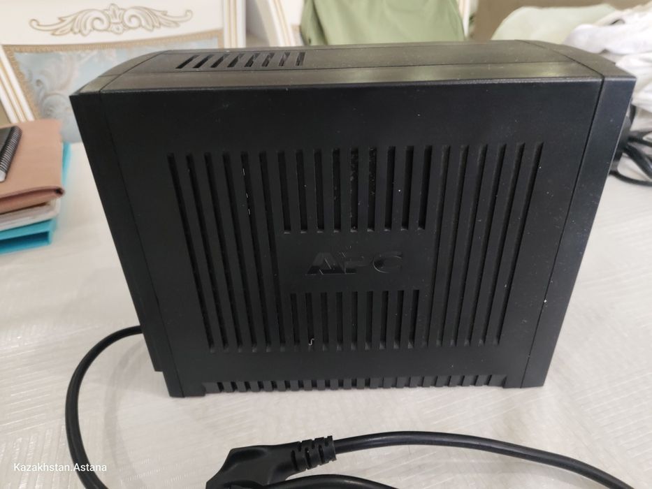 Источник бесперебойного питания АРС Back Up ES 700