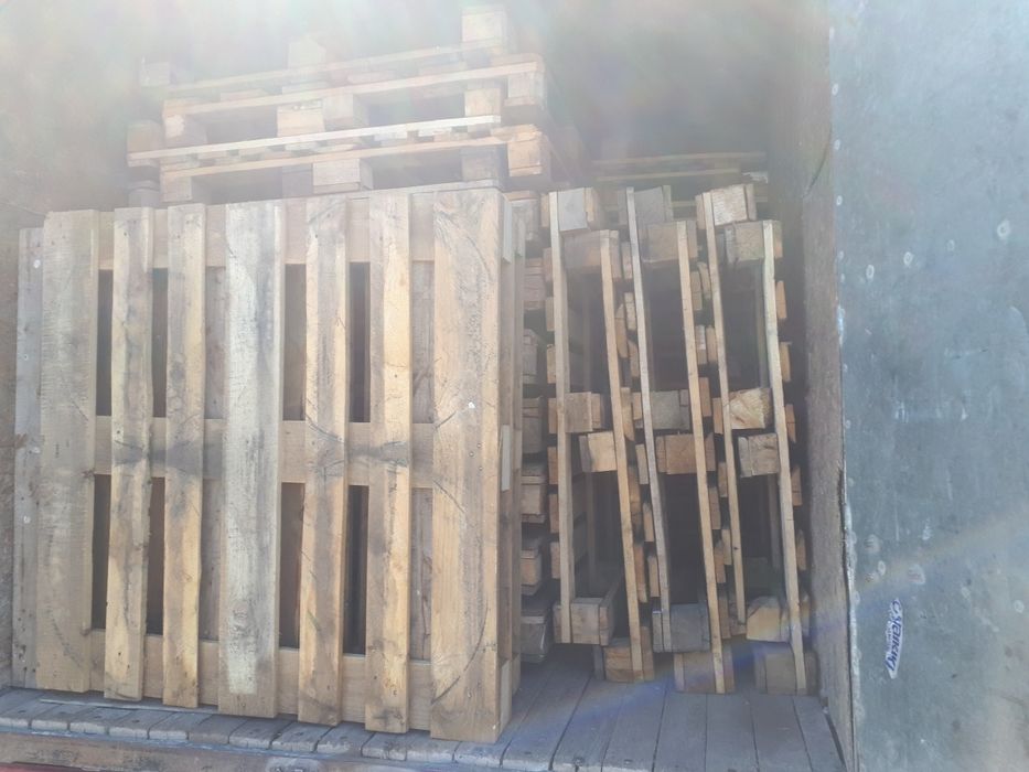 Продаю поддоны 1500 тенге 1 шт.и бруски 3х метровые