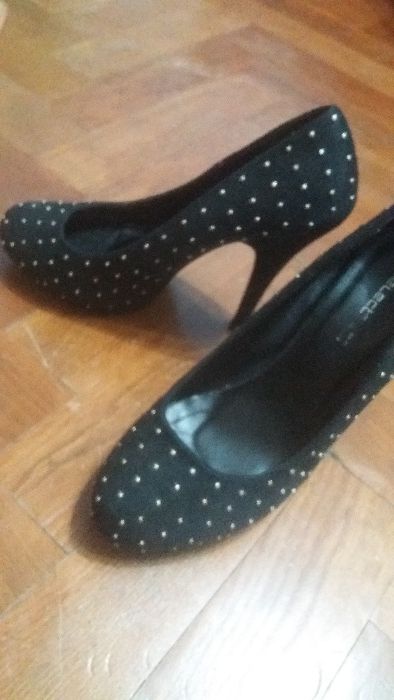Vand pantofi cu toc