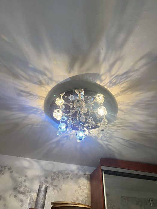 Хочу продать люстру из стекла в виде шаров