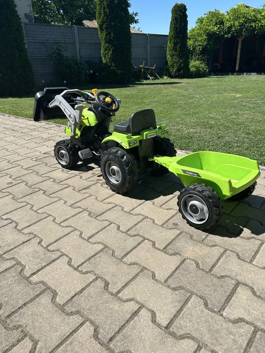 Tractoras cu remorca si pedale