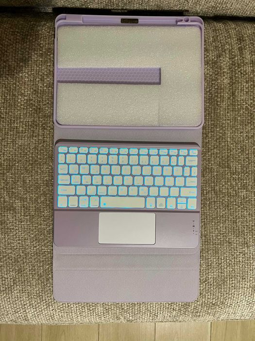 Husă Premium cu Tastatură Wireless Iluminată (iPad Air / Pro 11")