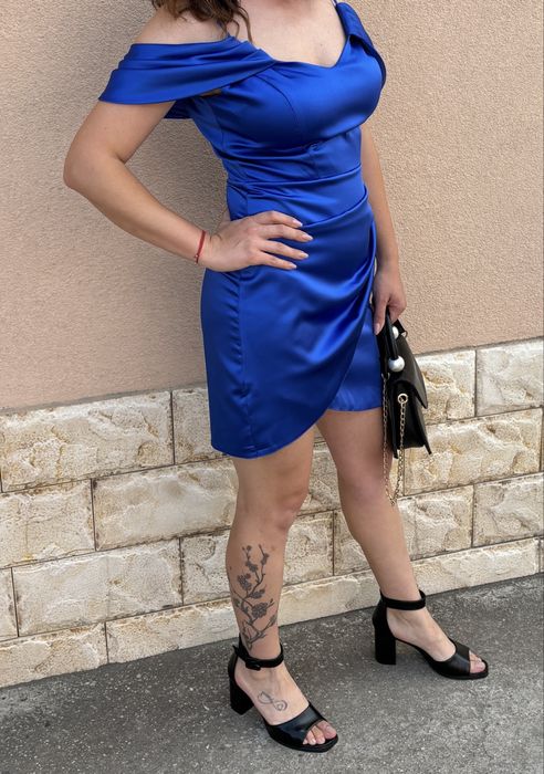 Коктейлна рокля синя