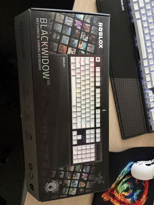 Клавиатура RGB Razer - BlackWidow V3 Roblox Ed