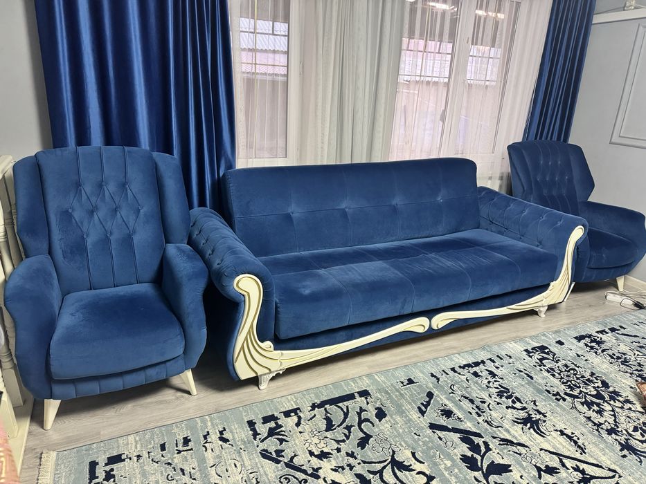 Диван с двумя креслами