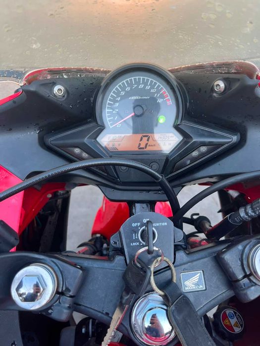 Honda CBR 125R 2014 / 14000 km / Rosu