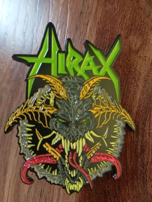 Нови значки на метъл банди