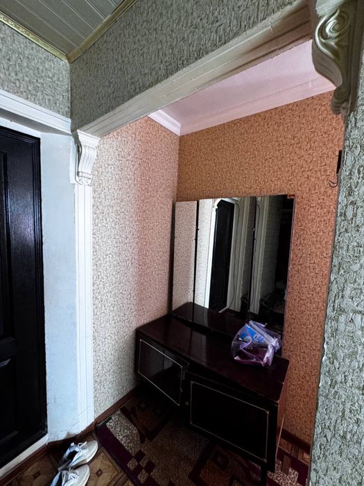 Чирчик шахар 3 м/р 1х сотилади 20.000$ Бош толов ва паспорт бн Ипотека