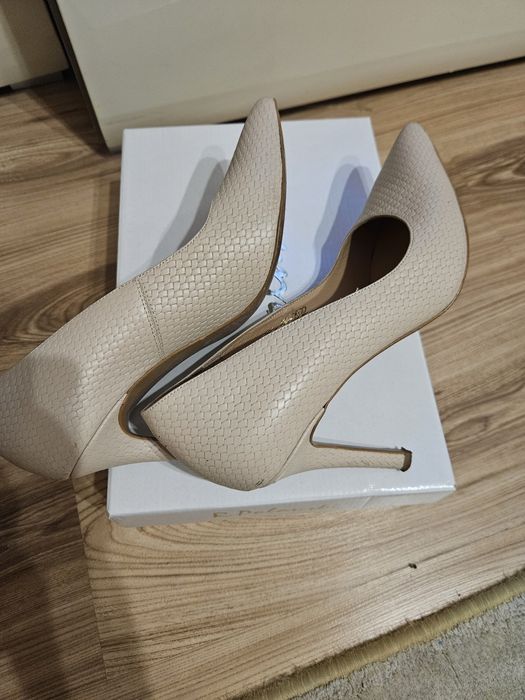 Елегантни обувки, естествета кожа с ток размер 38