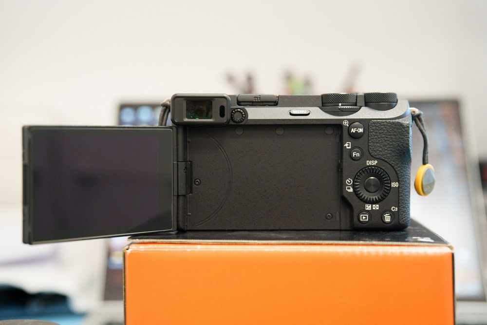 Продавам Sony a6700 в Гаранция