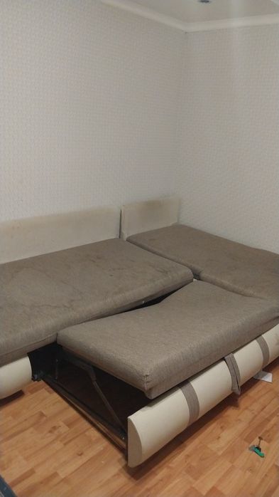 Диван с подушками отдам даром