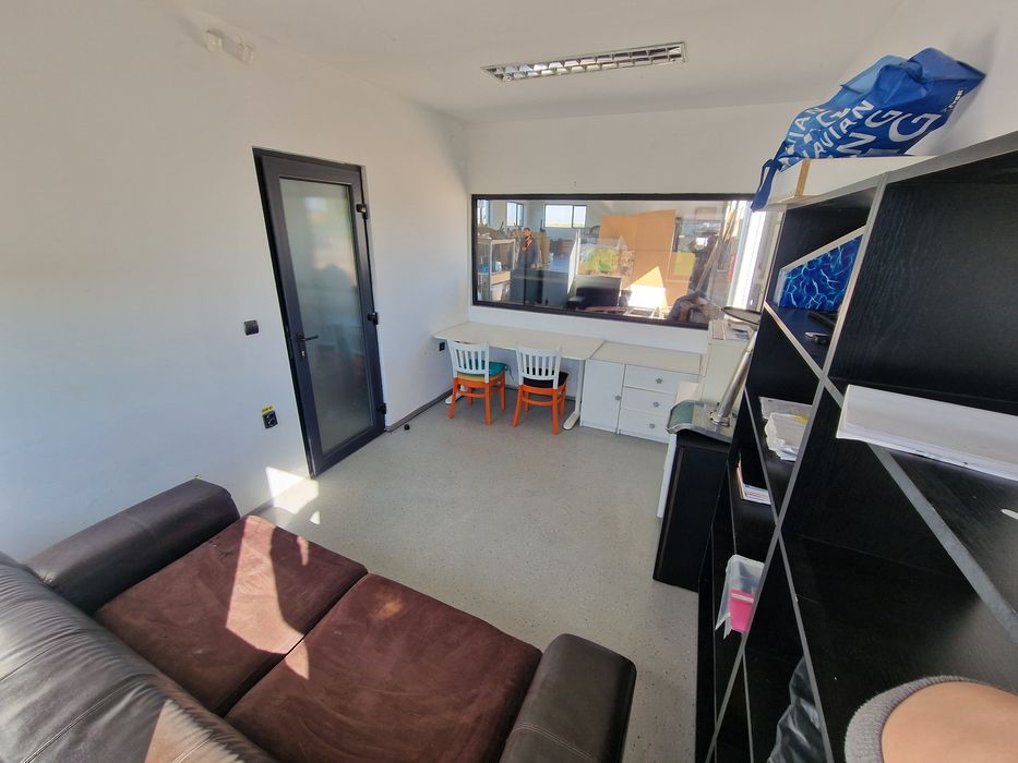 Inchiriez hala de lucru izolata 392mp 1500 euro+Tva