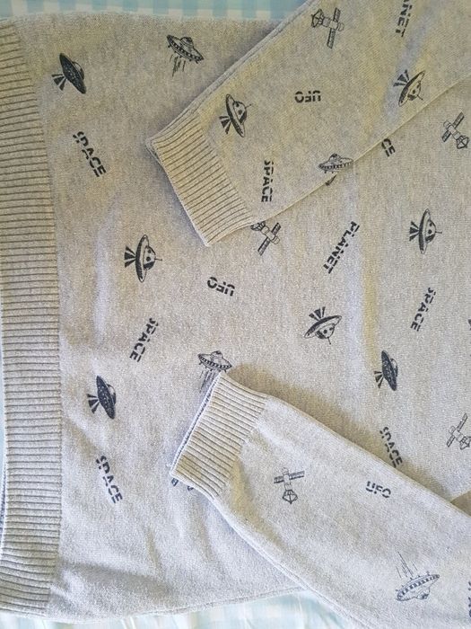 Продават детски памучен пуловер