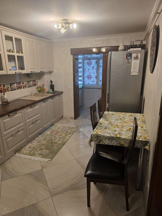 Închiriez apartament în Obcini