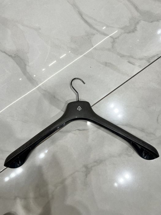 Пластмасова закачалка Paul & Shark