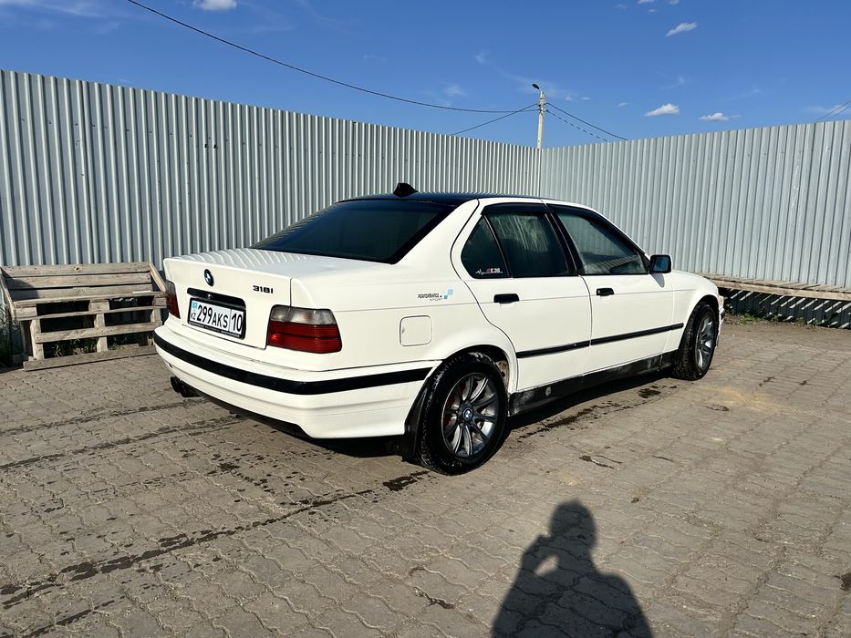 Продается машина БМВ е-36