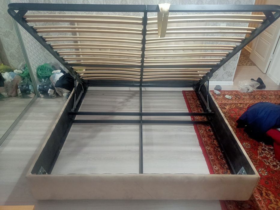 Двух спальняя кровать