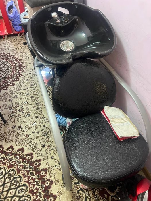 Salon mebellari srochna sotiladi