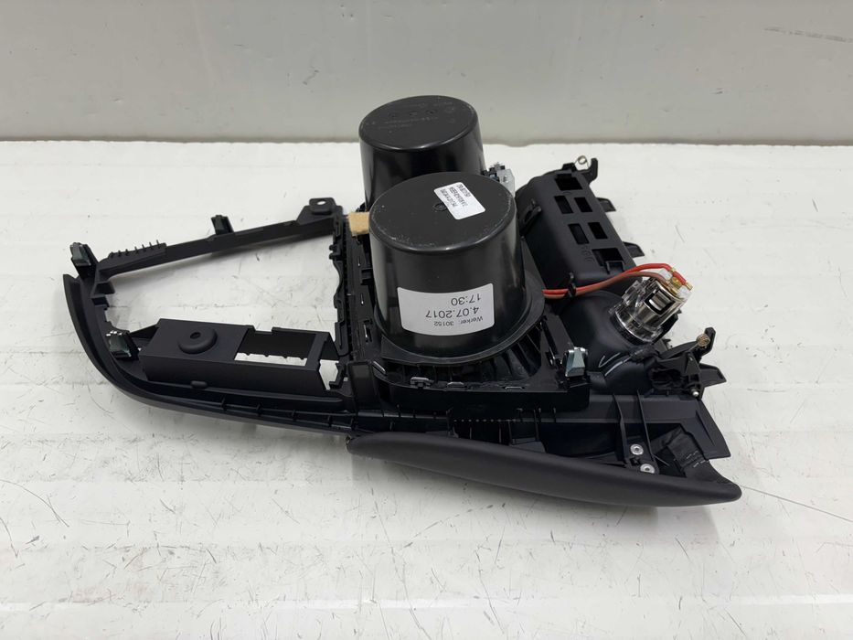 Предна част централна конзола / Поставка за чаши БМВ М3 Ф80 М4 Ф82 Ф83