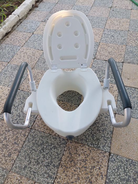 Продавам надстройка за тоалетна чиния