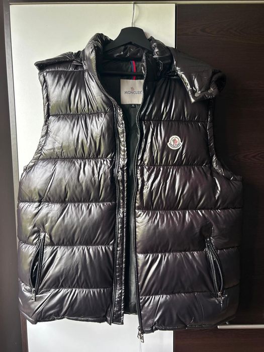 Vesta Moncler   .