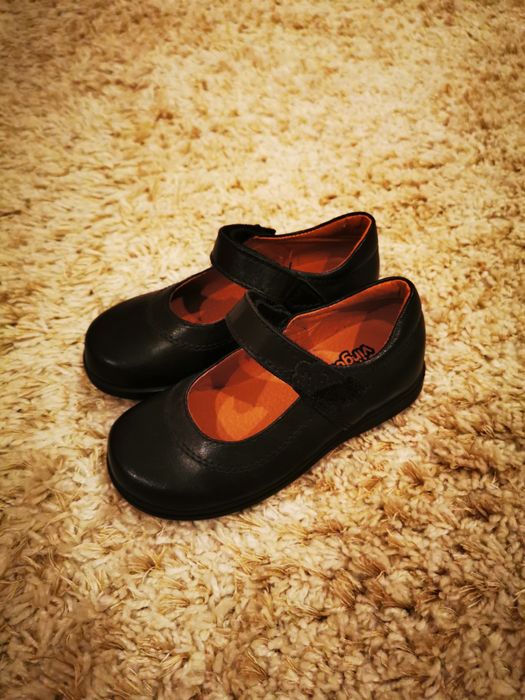 Детски обувки естествена кожа.