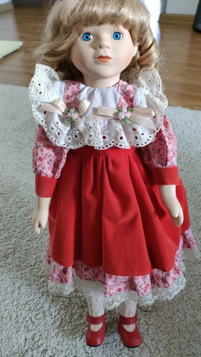 Păpușă porțelan cu stativ bibelou colecție Belgia