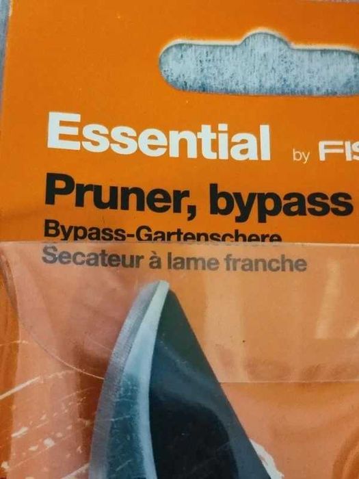 Foarfeca gradina Fiskars Essential bypass nou sigilat