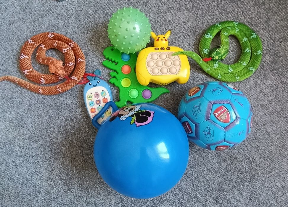 Вещи на девочку и игрушки