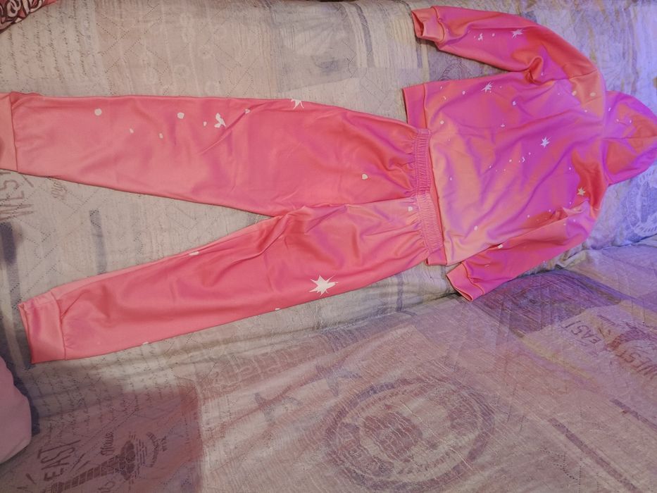 Продаю новый костюм для девочки