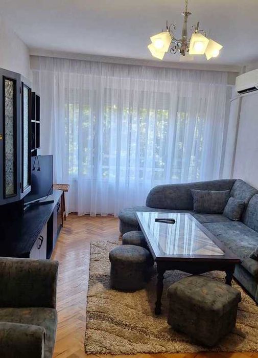 Дава се под наем Тристаен апартамент в Пловдив, Център - 65 кв.м за 350 € - Снимка #1