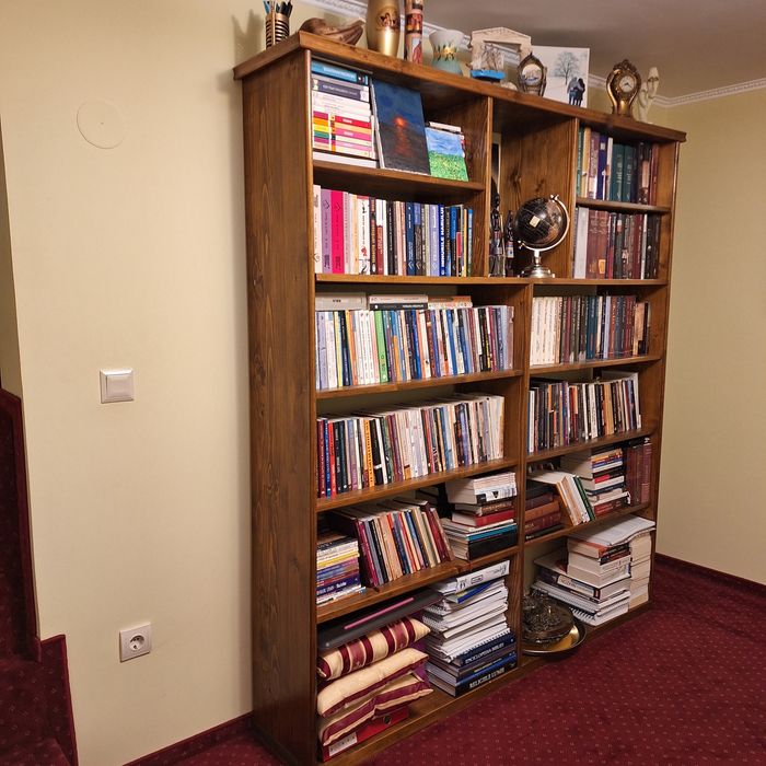 Mobilier birou clasic: masa, scaun si biblioteca