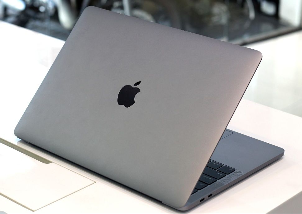 Macbook pro 2017 a1707 cpu i7 ram 16gb ssd 512 vga 4 gb